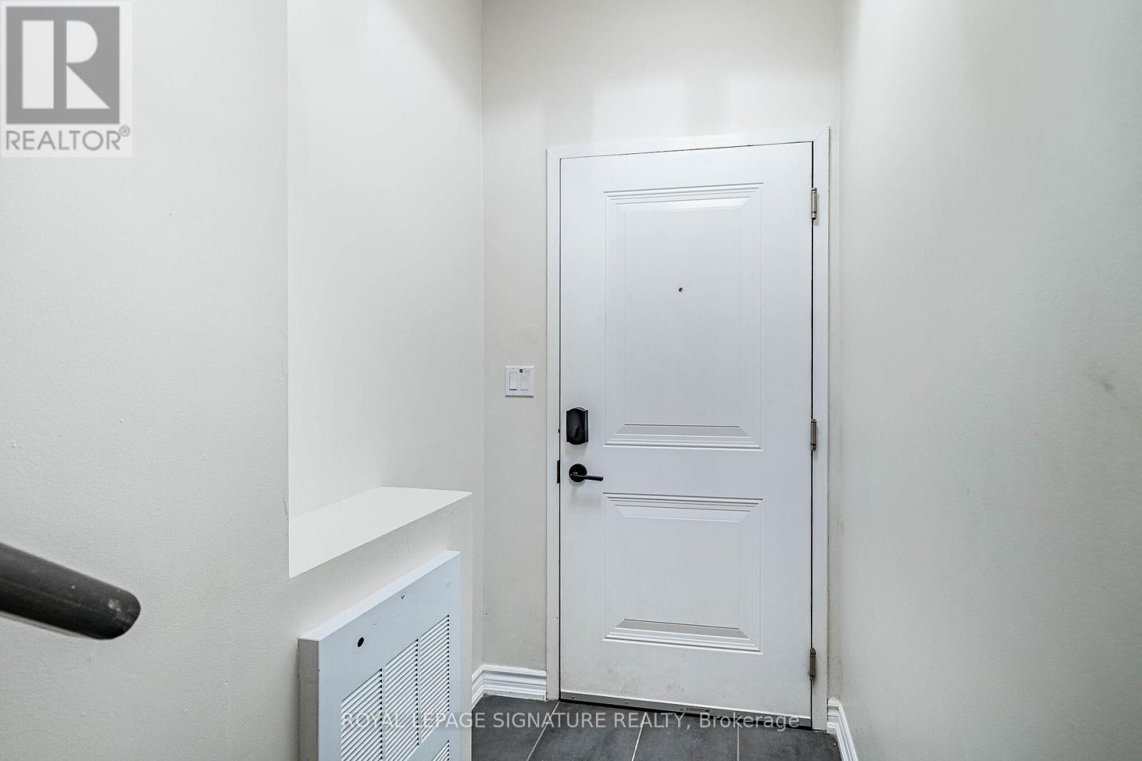 27 - 120 Twenty Fourth Street, Toronto (Long Branch), Ontario  M8V 0B9 - Photo 6 - W12875754