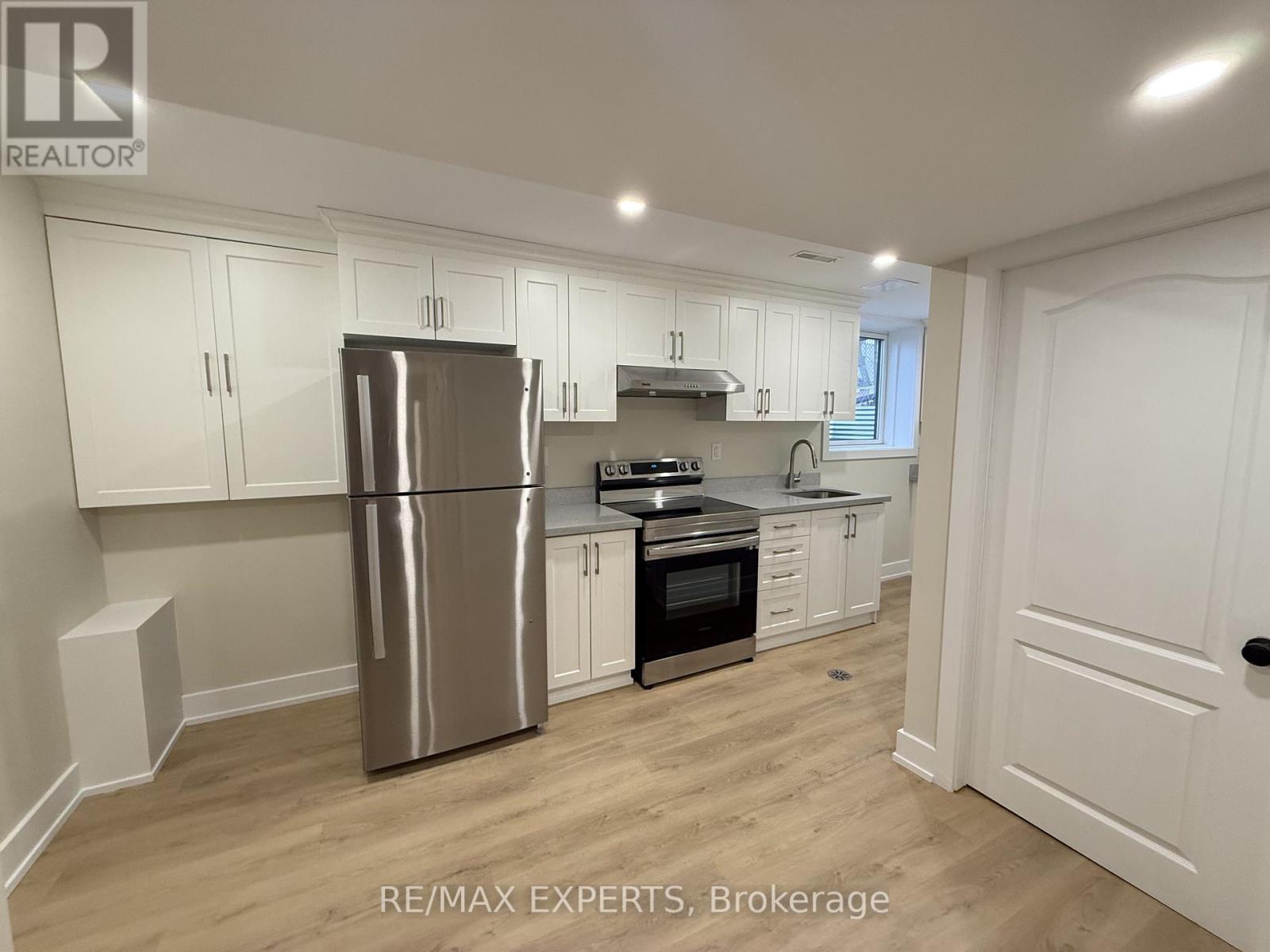 Lower Level - 3131 Lenester Drive, Mississauga, Ontario  L5C 2B7 - Photo 7 - W12715076