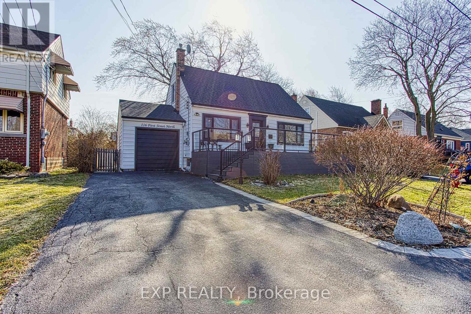 116 First Street N, Hamilton (Stoney Creek), Ontario  L8G 1Y4 - Photo 2 - X12875522