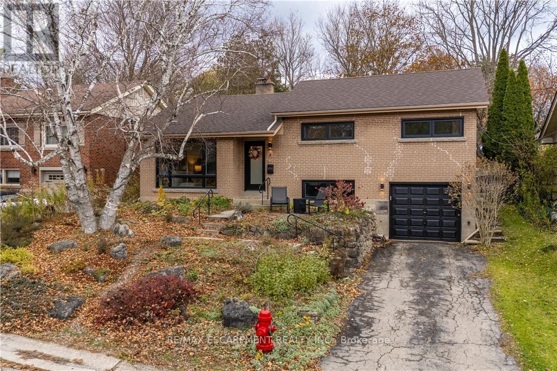 7 Glenmorris Drive, Hamilton (Dundas), Ontario  L9H 1S5 - Photo 2 - X12875628