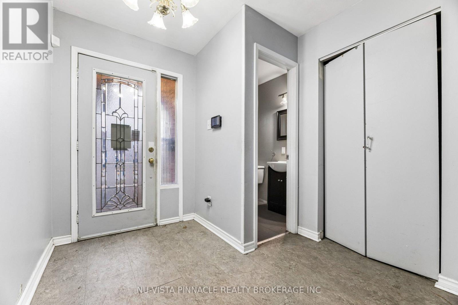 1627 Alwin Circle, Pickering, Ontario  L1V 2W1 - Photo 3 - E12875764