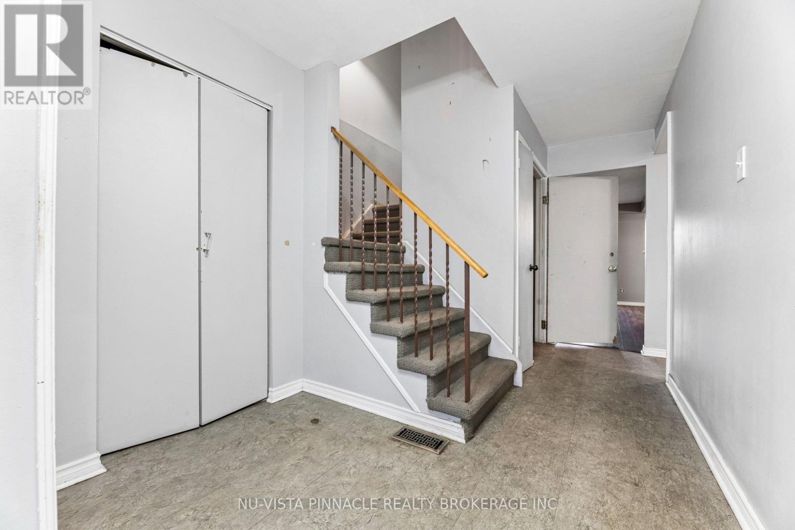 1627 Alwin Circle, Pickering, Ontario  L1V 2W1 - Photo 4 - E12875764