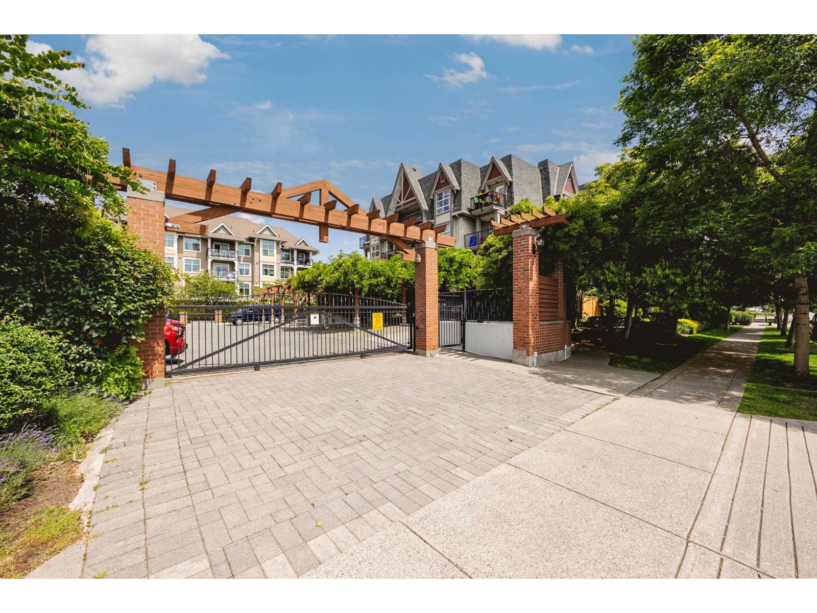 206 17769 57 Avenue, Surrey, British Columbia  V3S 1H1 - Photo 4 - R3097019