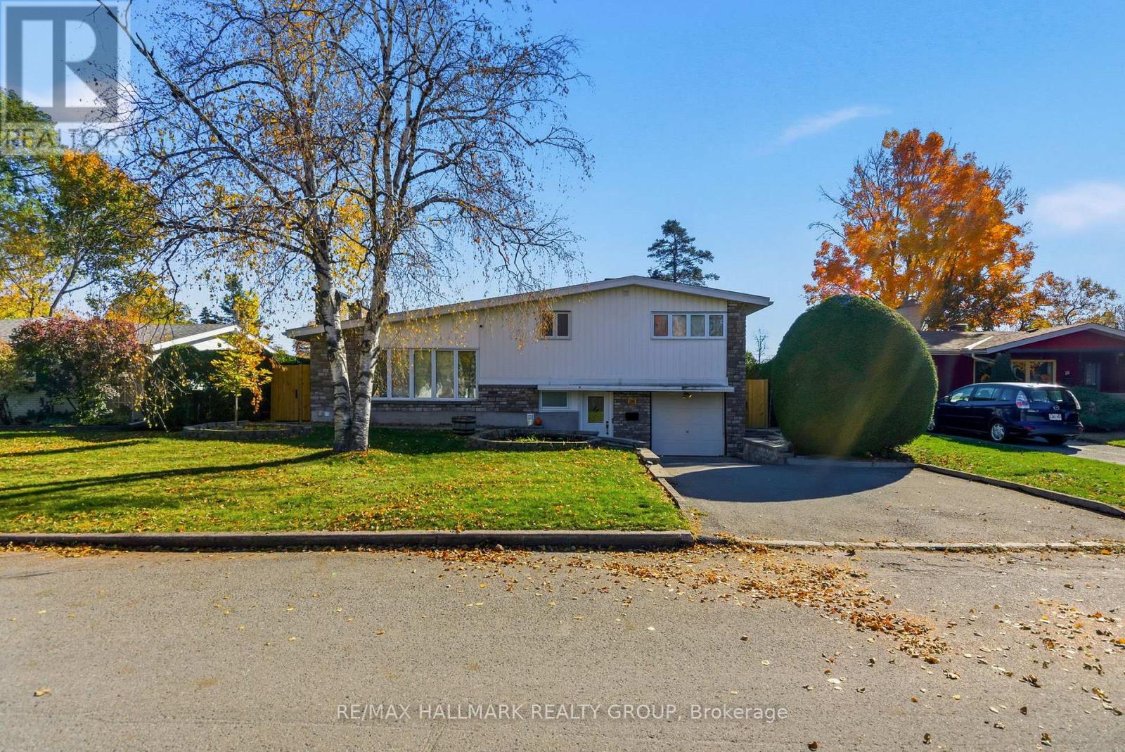 38 Harlowe Crescent, Ottawa, Ontario  K2H 5P1 - Photo 2 - X12875856