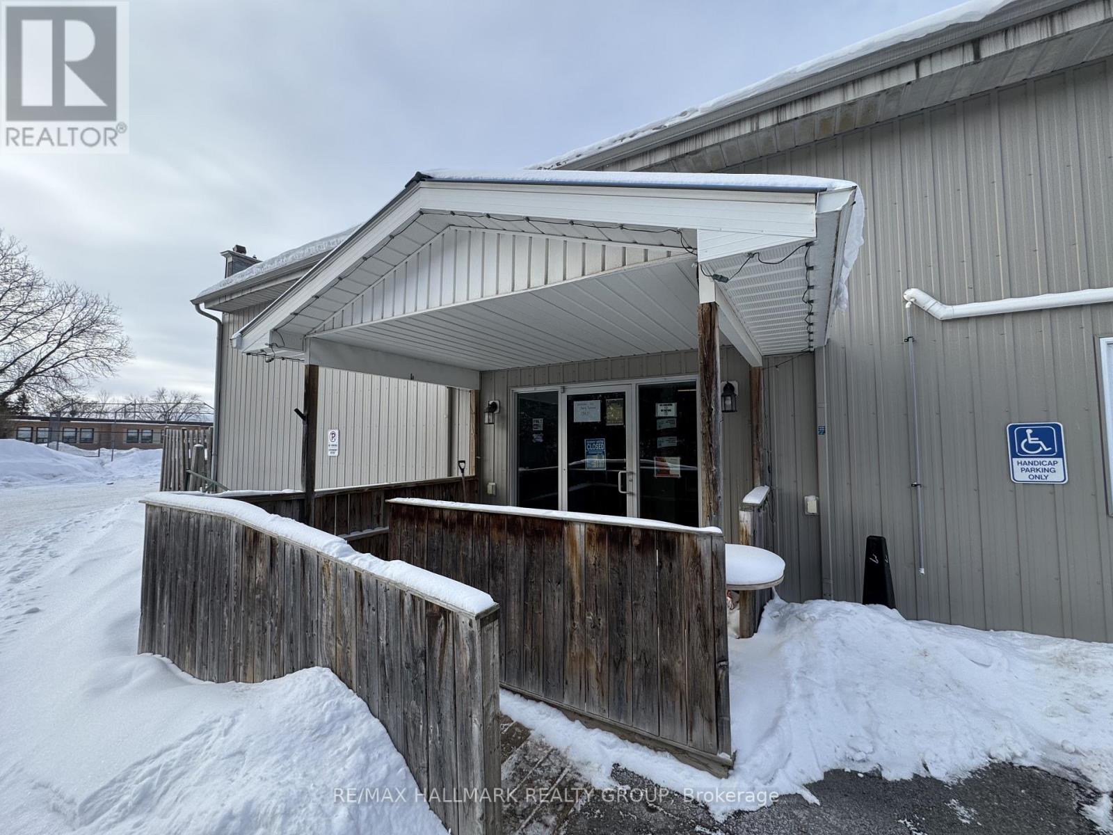 33 Queen St Street, North Stormont, Ontario  K0A 1R0 - Photo 2 - X12875902