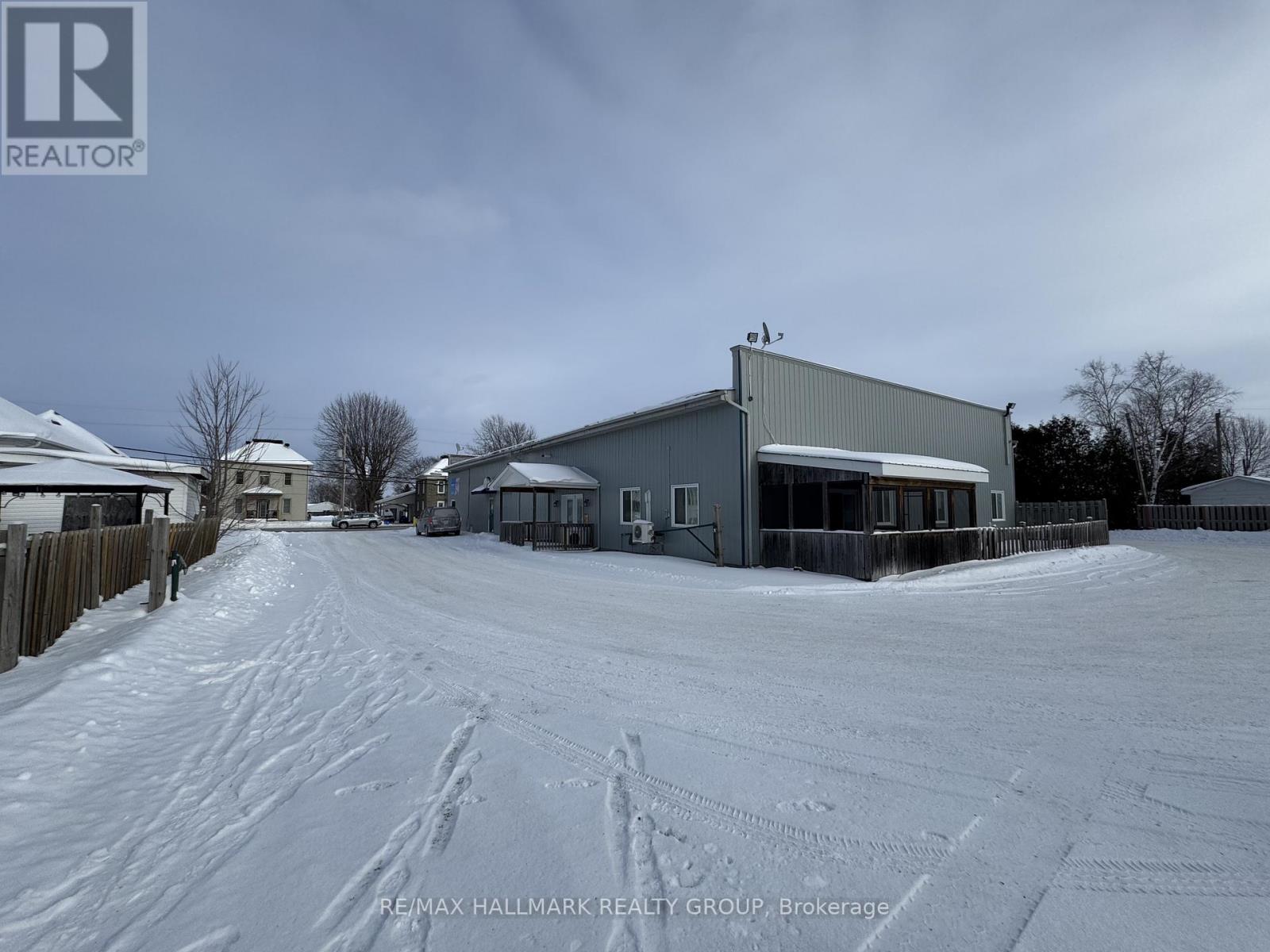33 Queen St Street, North Stormont, Ontario  K0A 1R0 - Photo 28 - X12875902