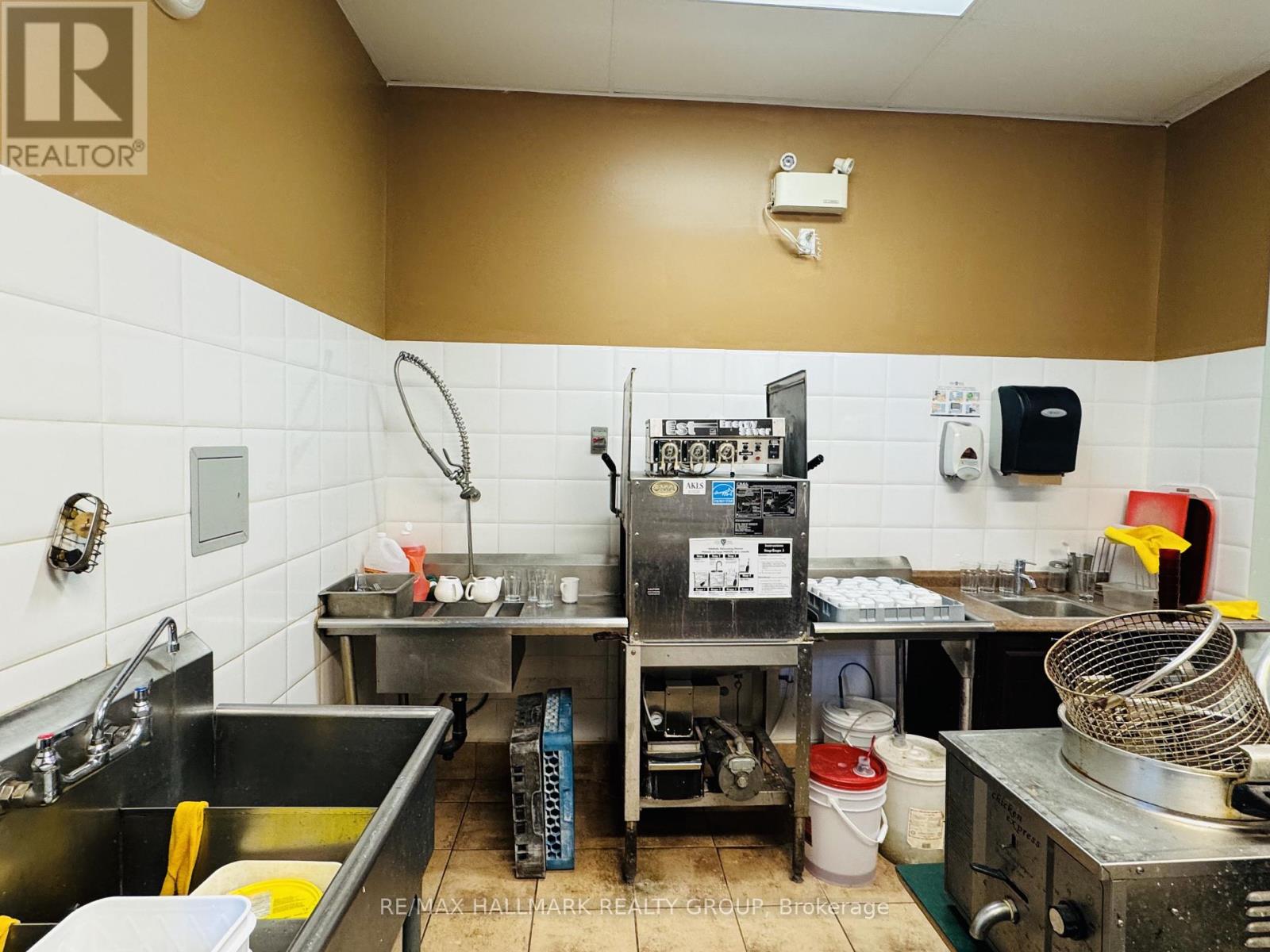 33 Queen St Street, North Stormont, Ontario  K0A 1R0 - Photo 14 - X12875904