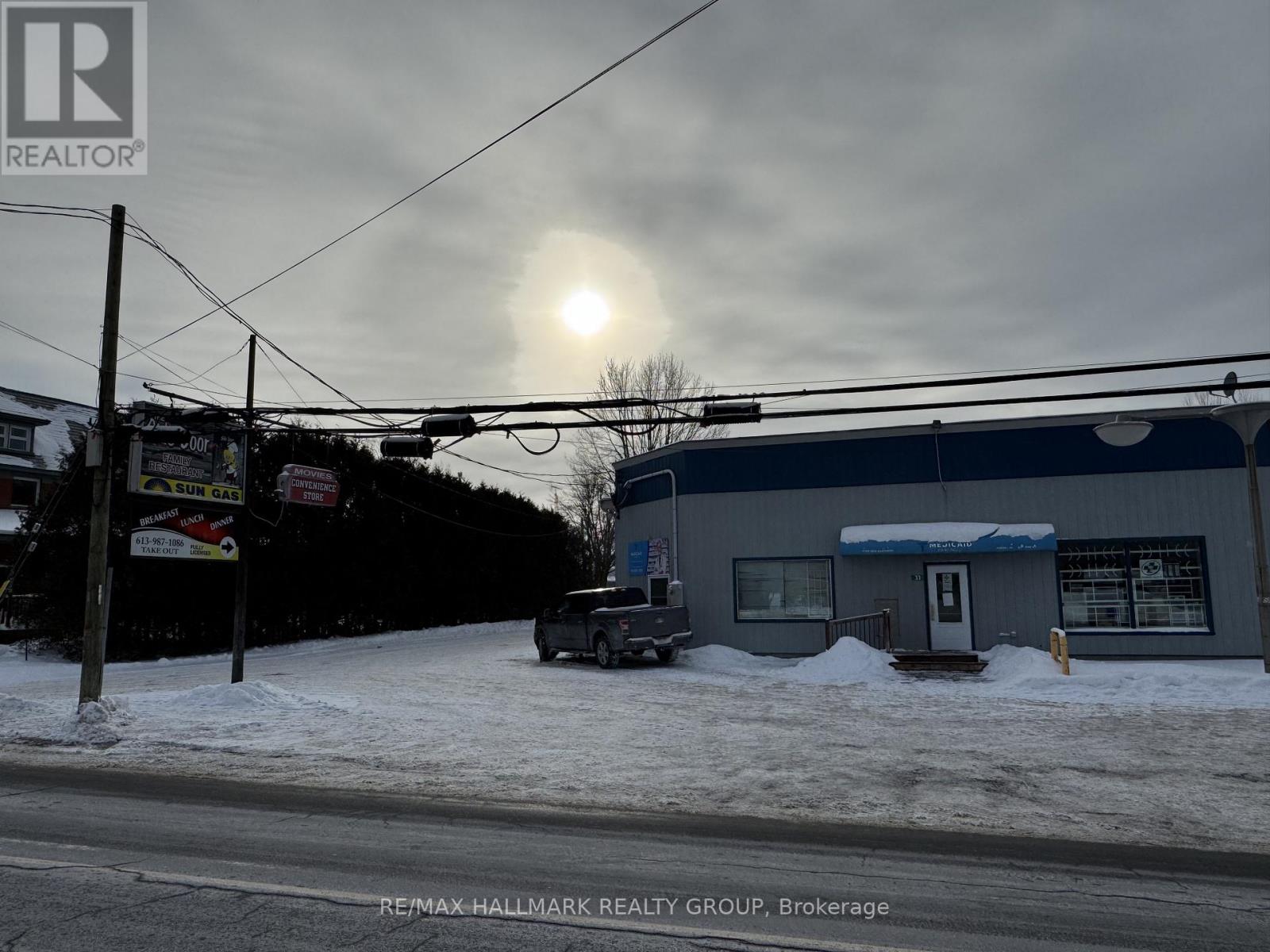 33 Queen St Street, North Stormont, Ontario  K0A 1R0 - Photo 20 - X12875904