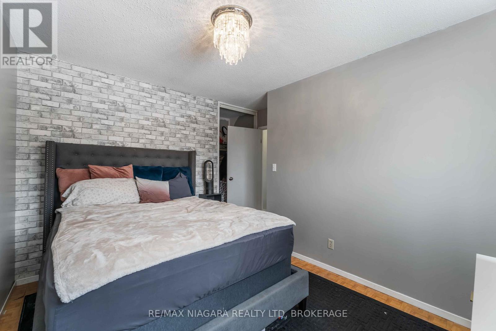 5 Thorncliff Drive, St. Catharines, Ontario  L2P 3N2 - Photo 11 - X12875938