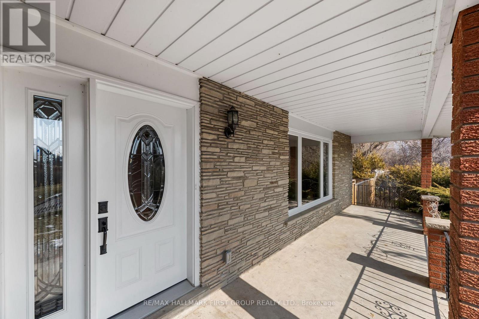 1456 Parkham Crescent, Pickering, Ontario  L1W 2Z2 - Photo 3 - E12875776