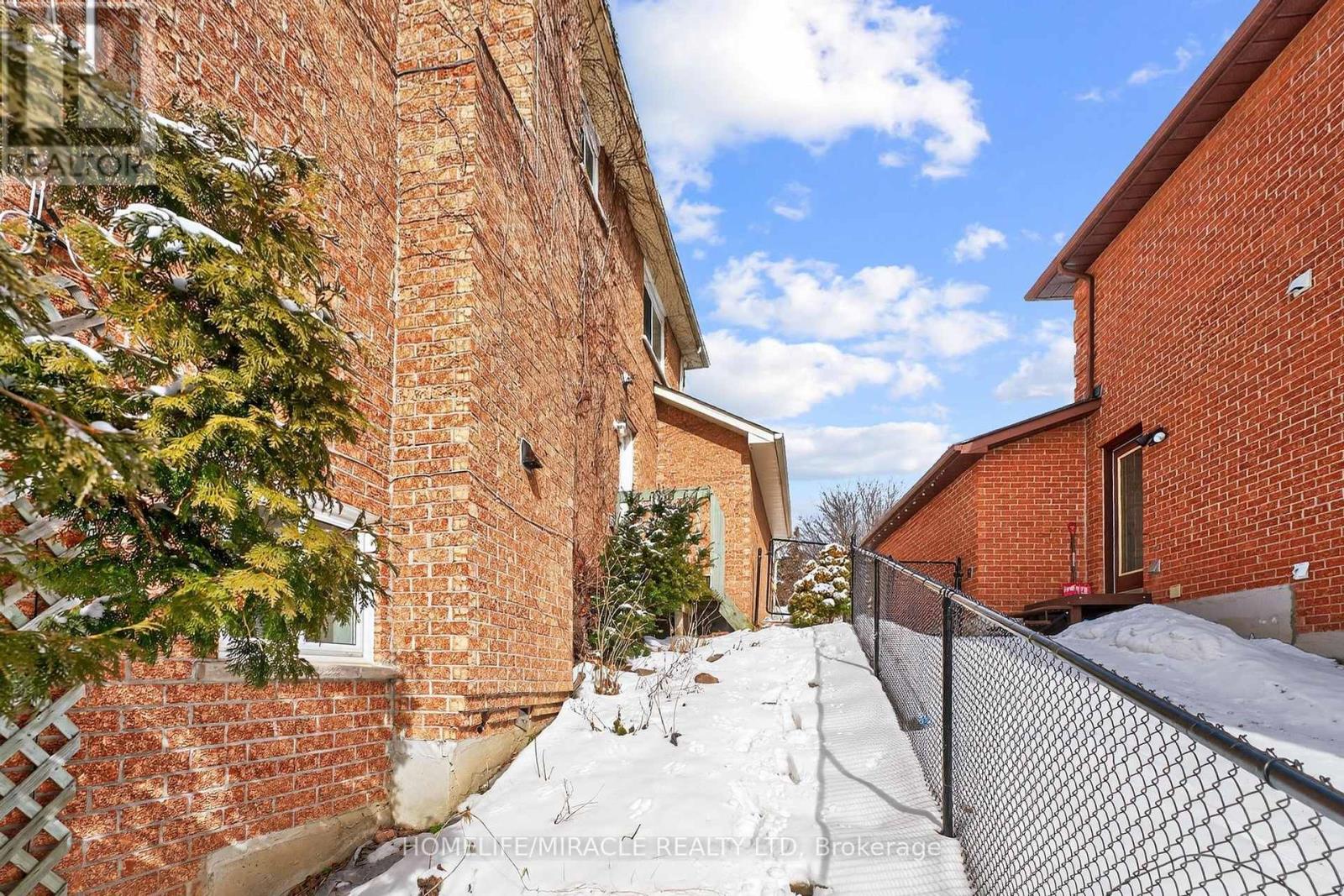 1002 Rambleberry Avenue, Pickering, Ontario  L1V 5Y3 - Photo 7 - E12875842