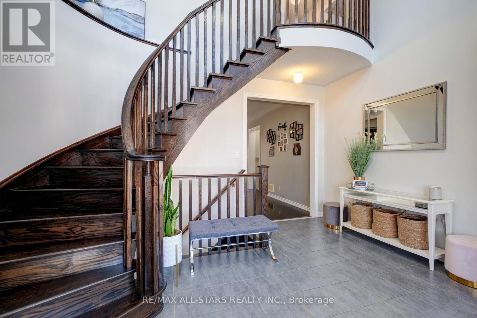 45 Jarrow Crescent, Whitby, Ontario  L1M 0H2 - Photo 5 - E12875866