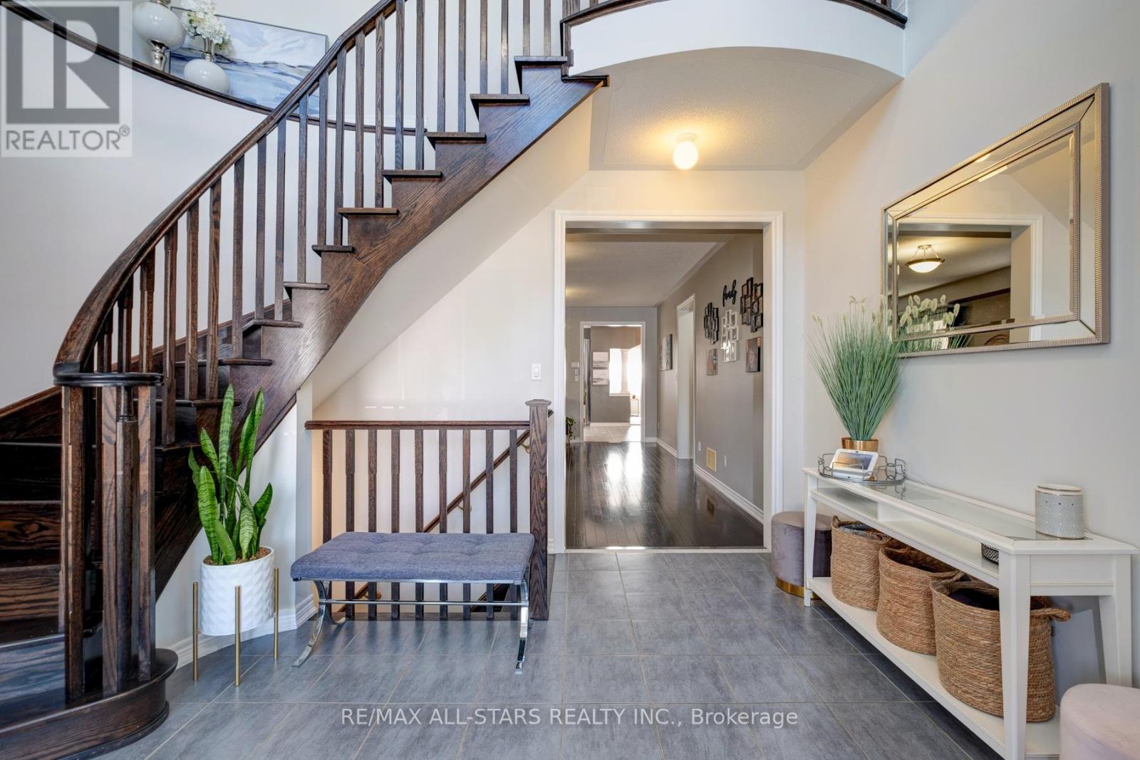 45 Jarrow Crescent, Whitby, Ontario  L1M 0H2 - Photo 6 - E12875866