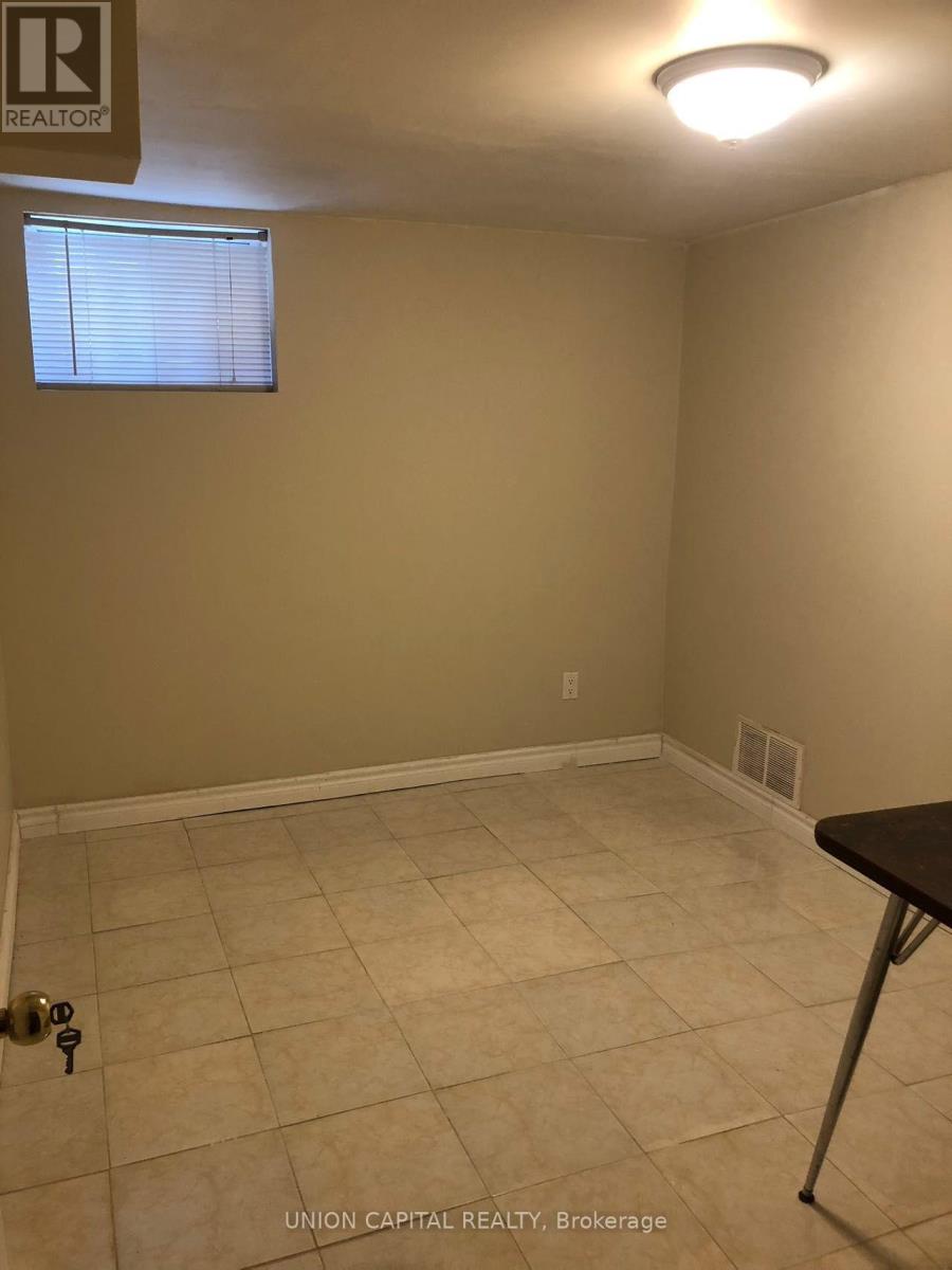 Lower - 64 Delwood Drive, Toronto (Clairlea-Birchmount), Ontario  M1L 2S7 - Photo 11 - E12875882