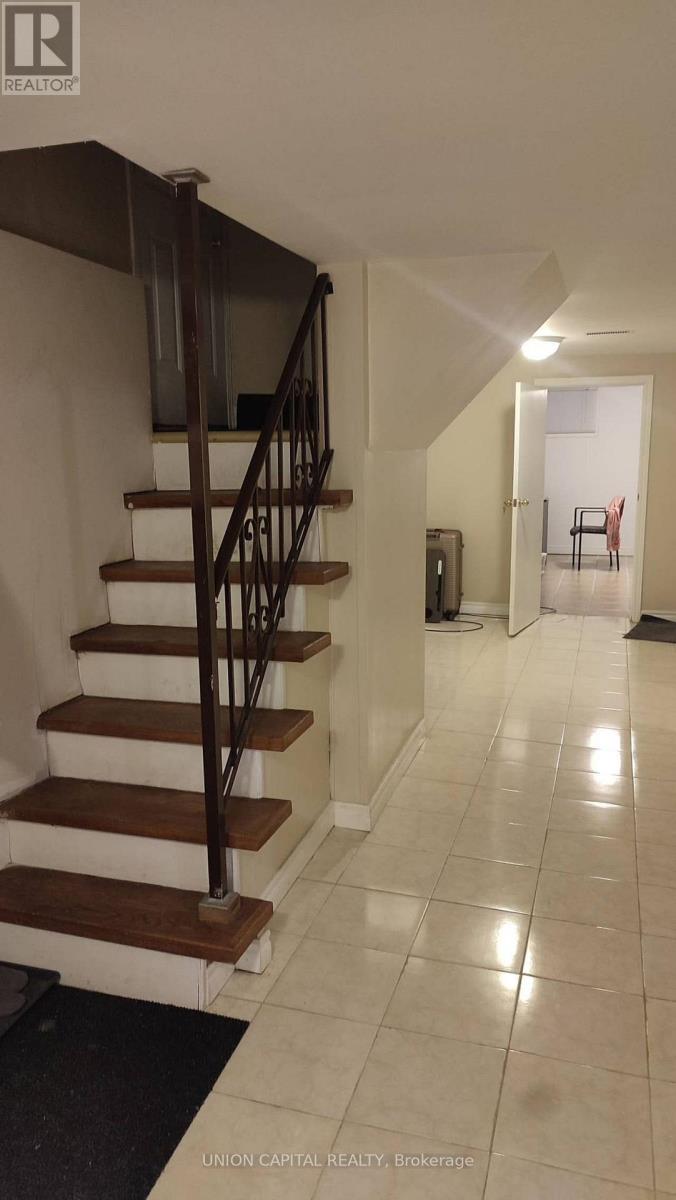 Lower - 64 Delwood Drive, Toronto (Clairlea-Birchmount), Ontario  M1L 2S7 - Photo 2 - E12875882