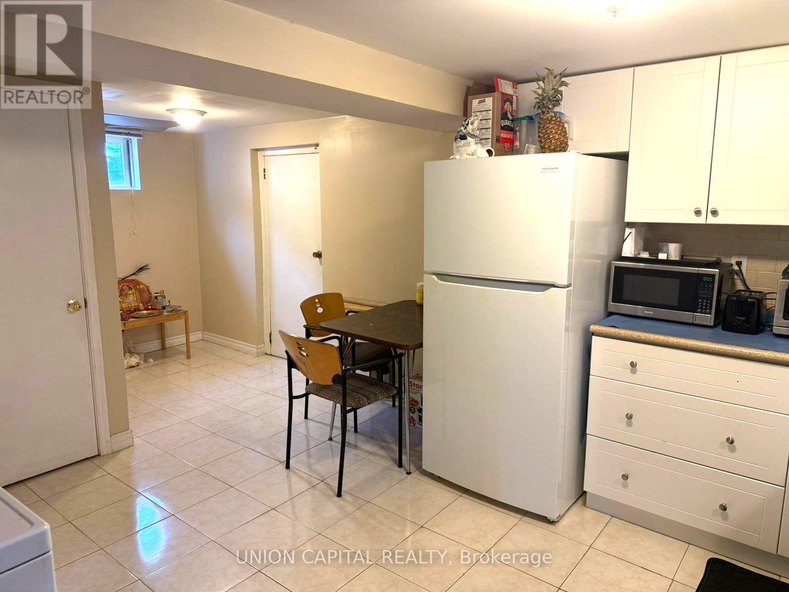 Lower - 64 Delwood Drive, Toronto (Clairlea-Birchmount), Ontario  M1L 2S7 - Photo 5 - E12875882