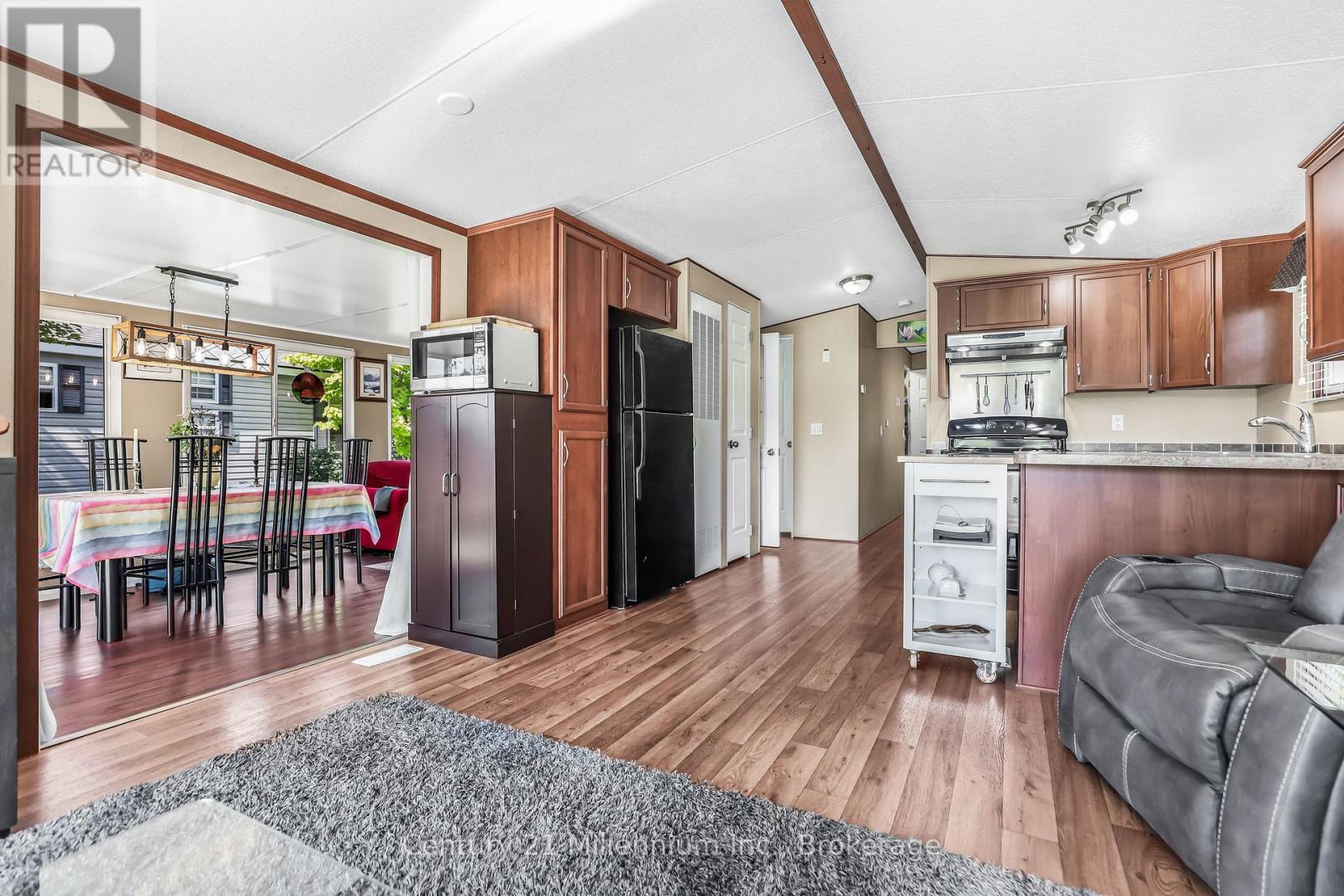 19 White Pines Trail, Wasaga Beach, Ontario  L9Z 1X7 - Photo 8 - S12875812