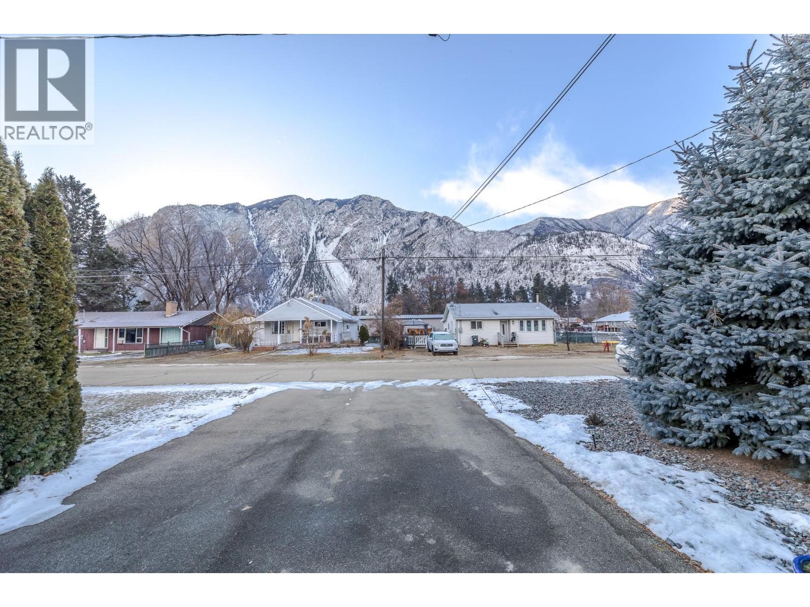 604 10th Avenue, Keremeos, British Columbia  V0X 1N3 - Photo 36 - 10379060