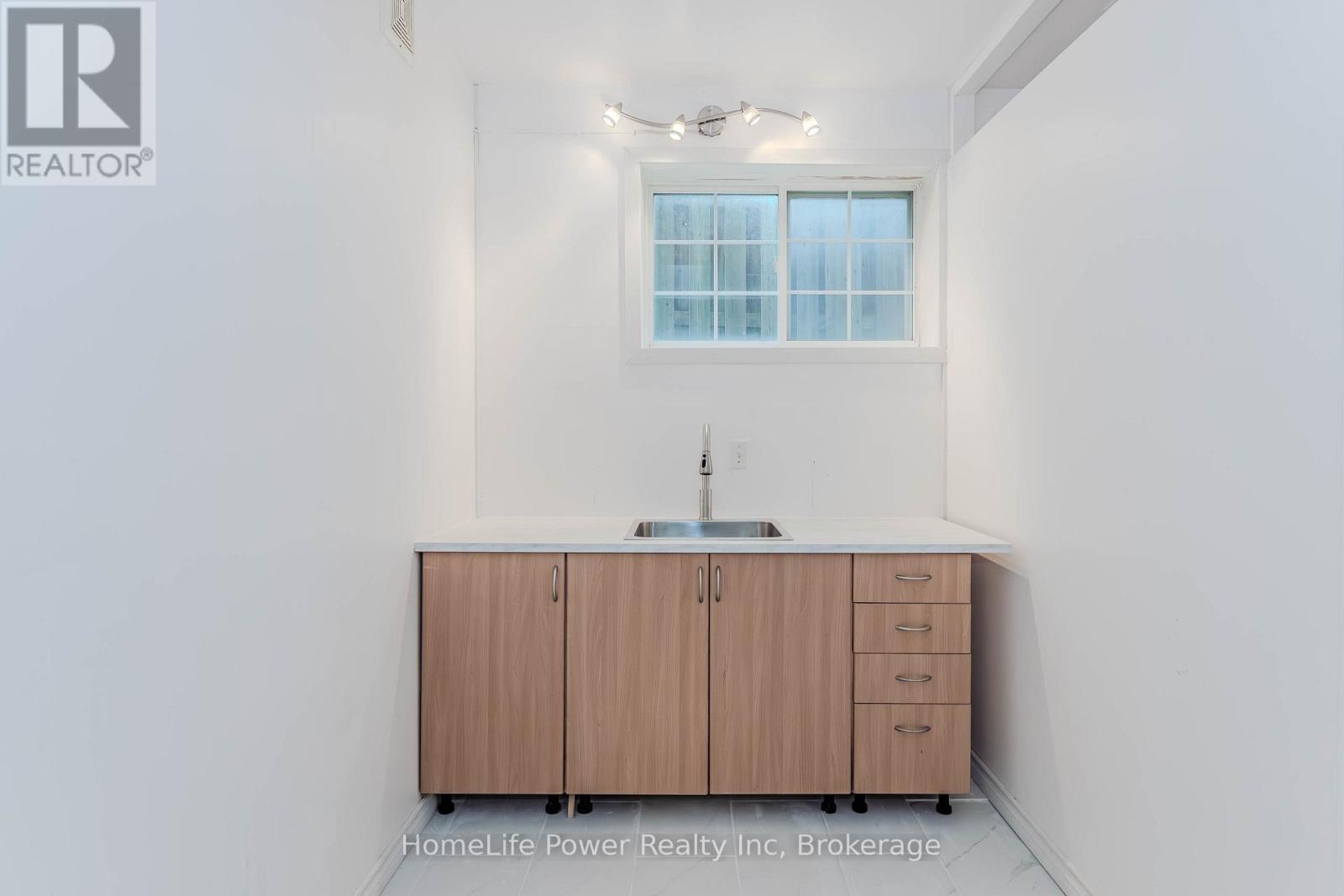 4 Darling Crescent, Guelph (Pineridge/westminster Woods), Ontario  N1L 1P9 - Photo 37 - X12875816