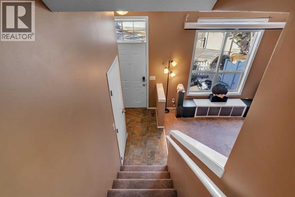 320 Elgin Gardens Se, Calgary, Alberta  T2Z 4T5 - Photo 7 - A2290036