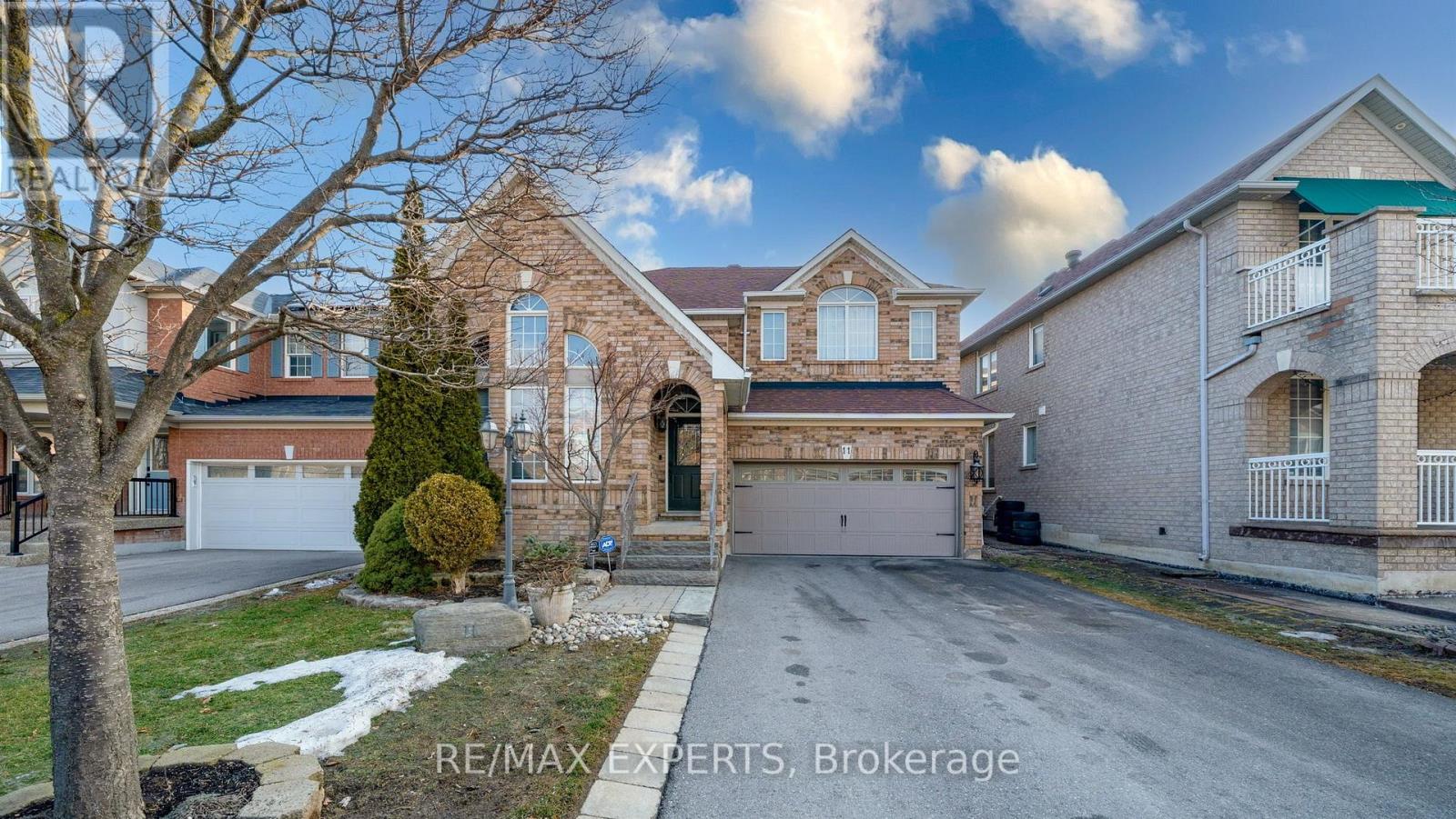 11 CREW CRESCENT, Vaughan, Ontario