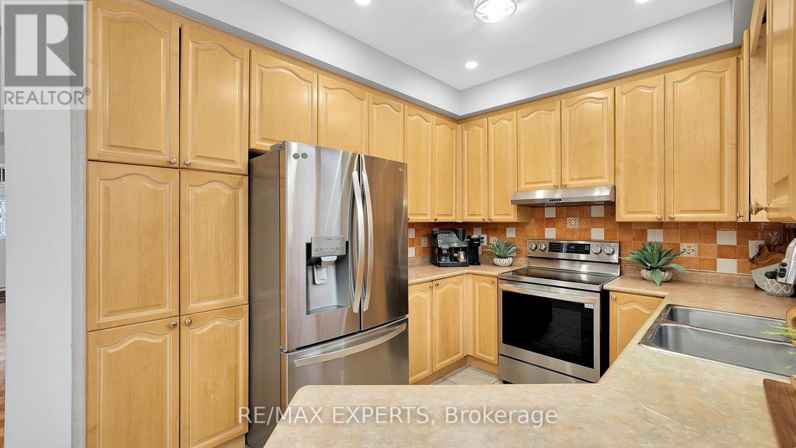 11 Crew Crescent, Vaughan, Ontario  L6A 3E9 - Photo 6 - N12875770