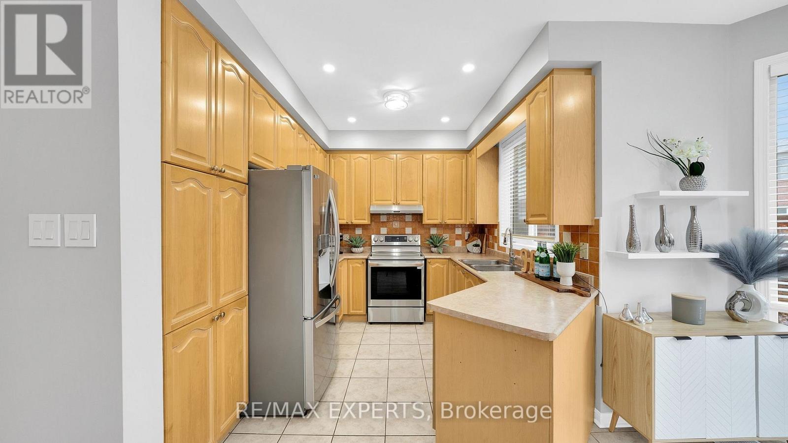 11 Crew Crescent, Vaughan, Ontario  L6A 3E9 - Photo 7 - N12875770