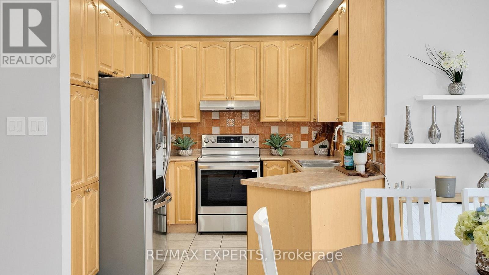 11 Crew Crescent, Vaughan, Ontario  L6A 3E9 - Photo 8 - N12875770