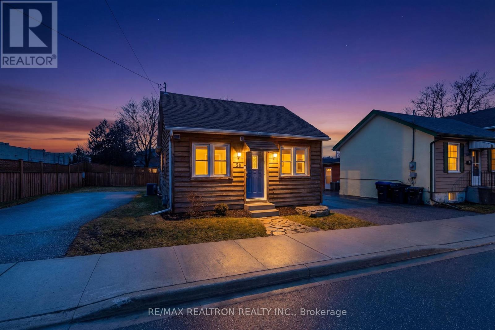 25 Bingham Street, Bradford West Gwillimbury, Ontario  L3Z 1X1 - Photo 1 - N12875852