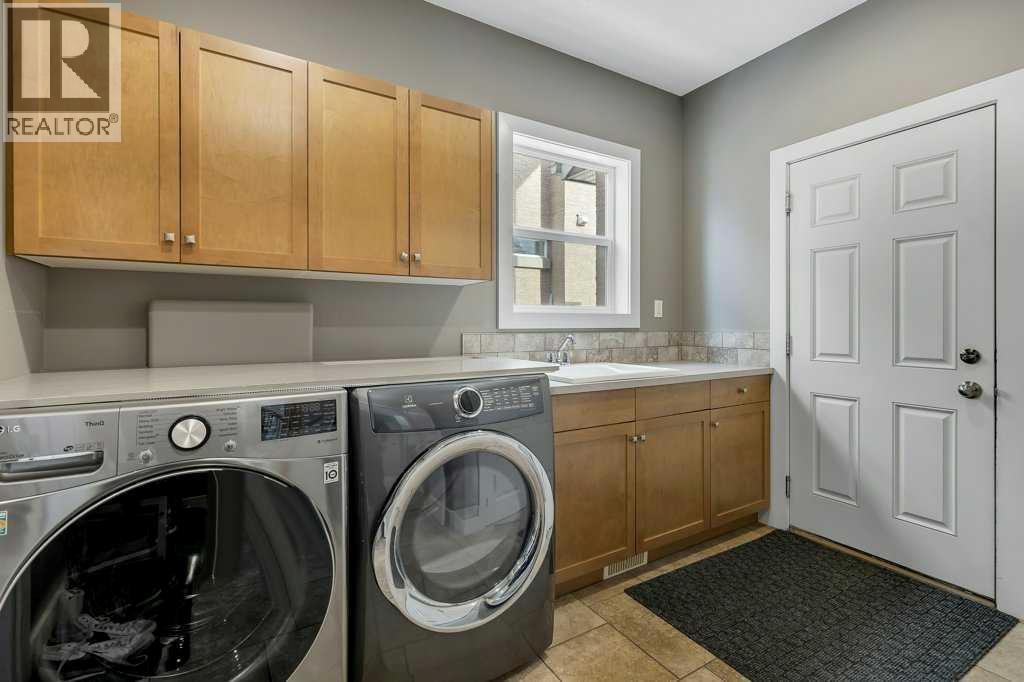 319 Valley Crest Court Nw, Calgary, Alberta  T3B 5Y4 - Photo 7 - A2292677