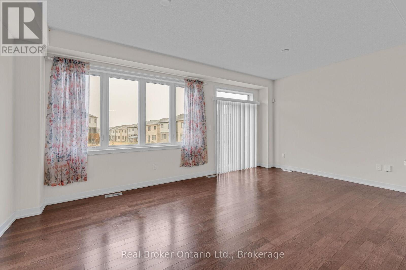 22 Lilac Circle, Haldimand, Ontario  N3W 0H5 - Photo 13 - X12875488