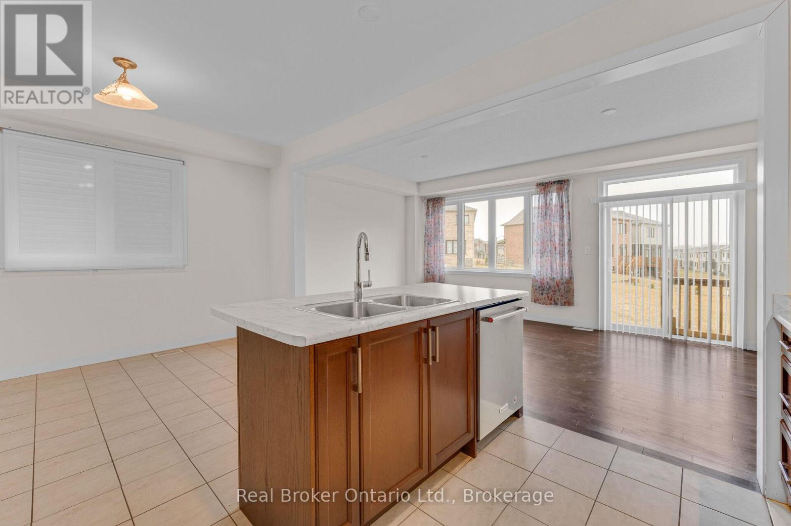 22 Lilac Circle, Haldimand, Ontario  N3W 0H5 - Photo 11 - X12875488