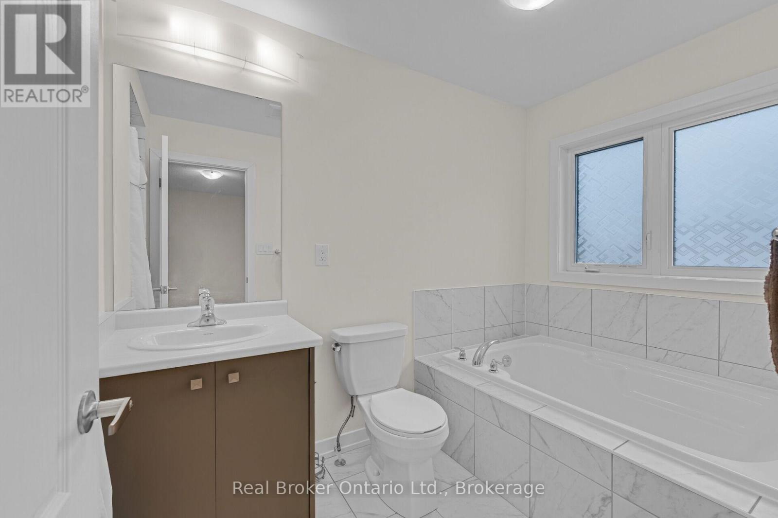 22 Lilac Circle, Haldimand, Ontario  N3W 0H5 - Photo 18 - X12875488