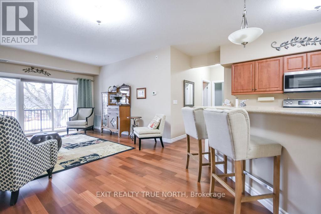 204 - 19b Yonge Street N, Springwater, Ontario  L0L 1P0 - Photo 12 - S12875808