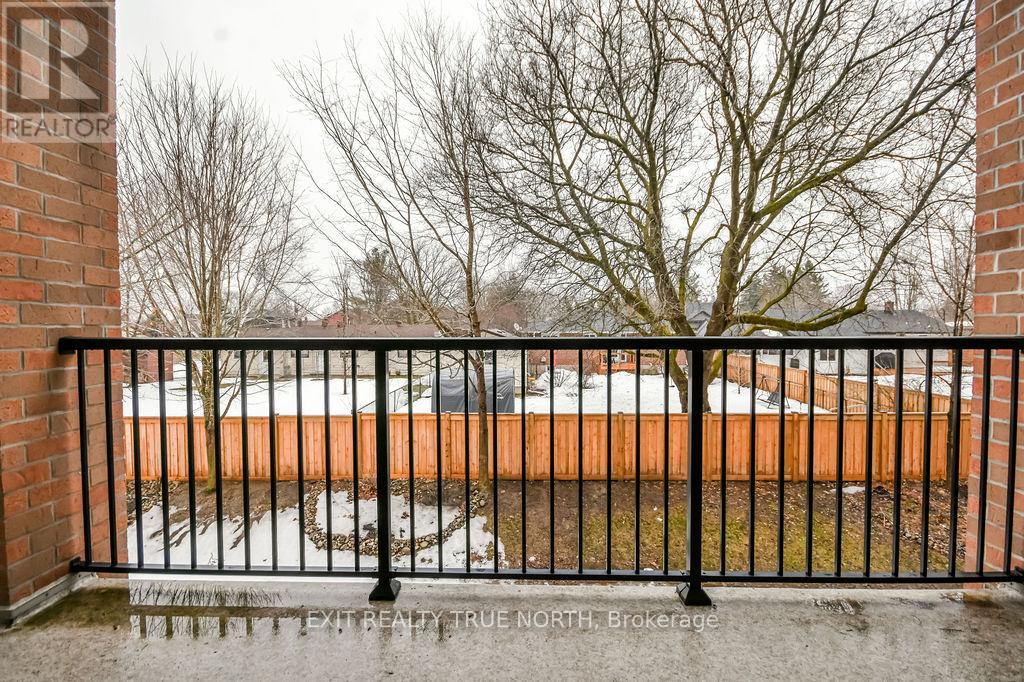 204 - 19b Yonge Street N, Springwater, Ontario  L0L 1P0 - Photo 13 - S12875808