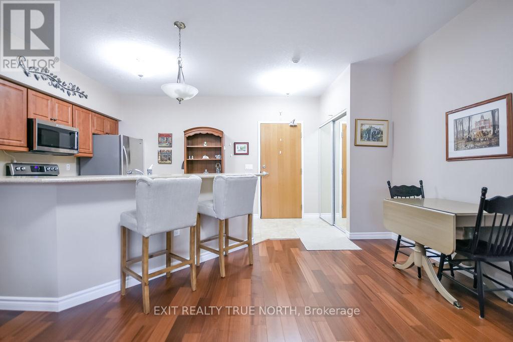 204 - 19b Yonge Street N, Springwater, Ontario  L0L 1P0 - Photo 8 - S12875808