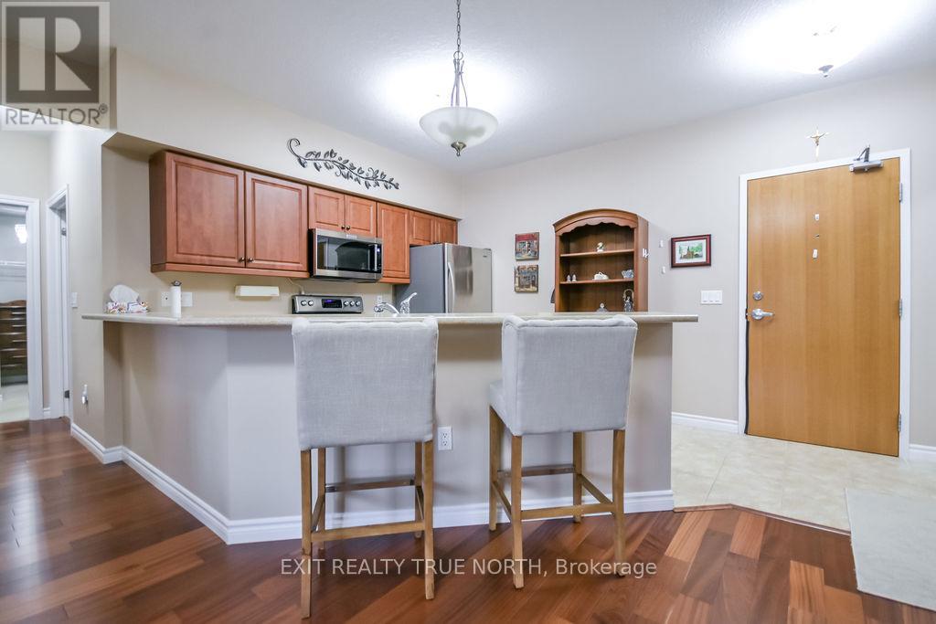 204 - 19b Yonge Street N, Springwater, Ontario  L0L 1P0 - Photo 9 - S12875808