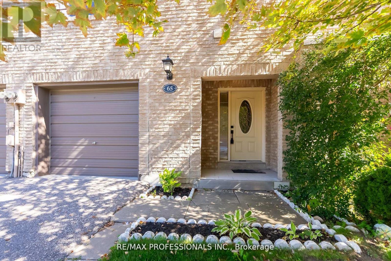 65 - 405 Hyacinthe Boulevard, Mississauga, Ontario  L5A 3N1 - Photo 2 - W12875772