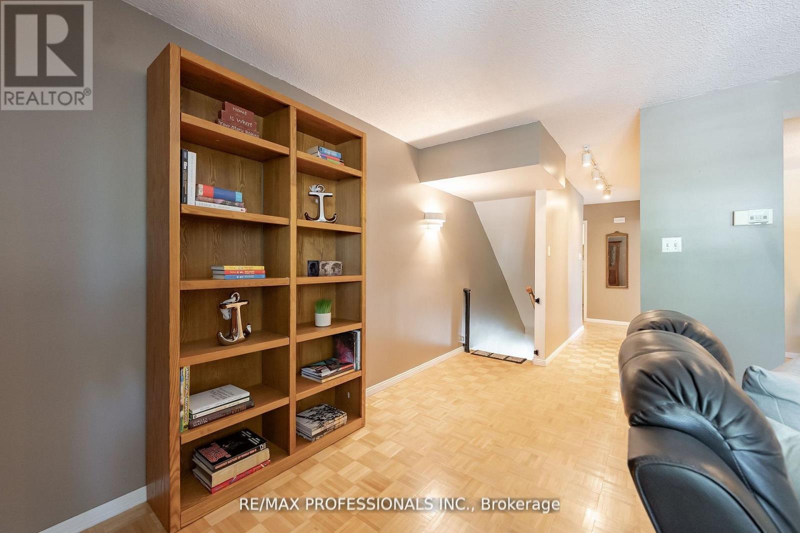 65 - 405 Hyacinthe Boulevard, Mississauga, Ontario  L5A 3N1 - Photo 4 - W12875772