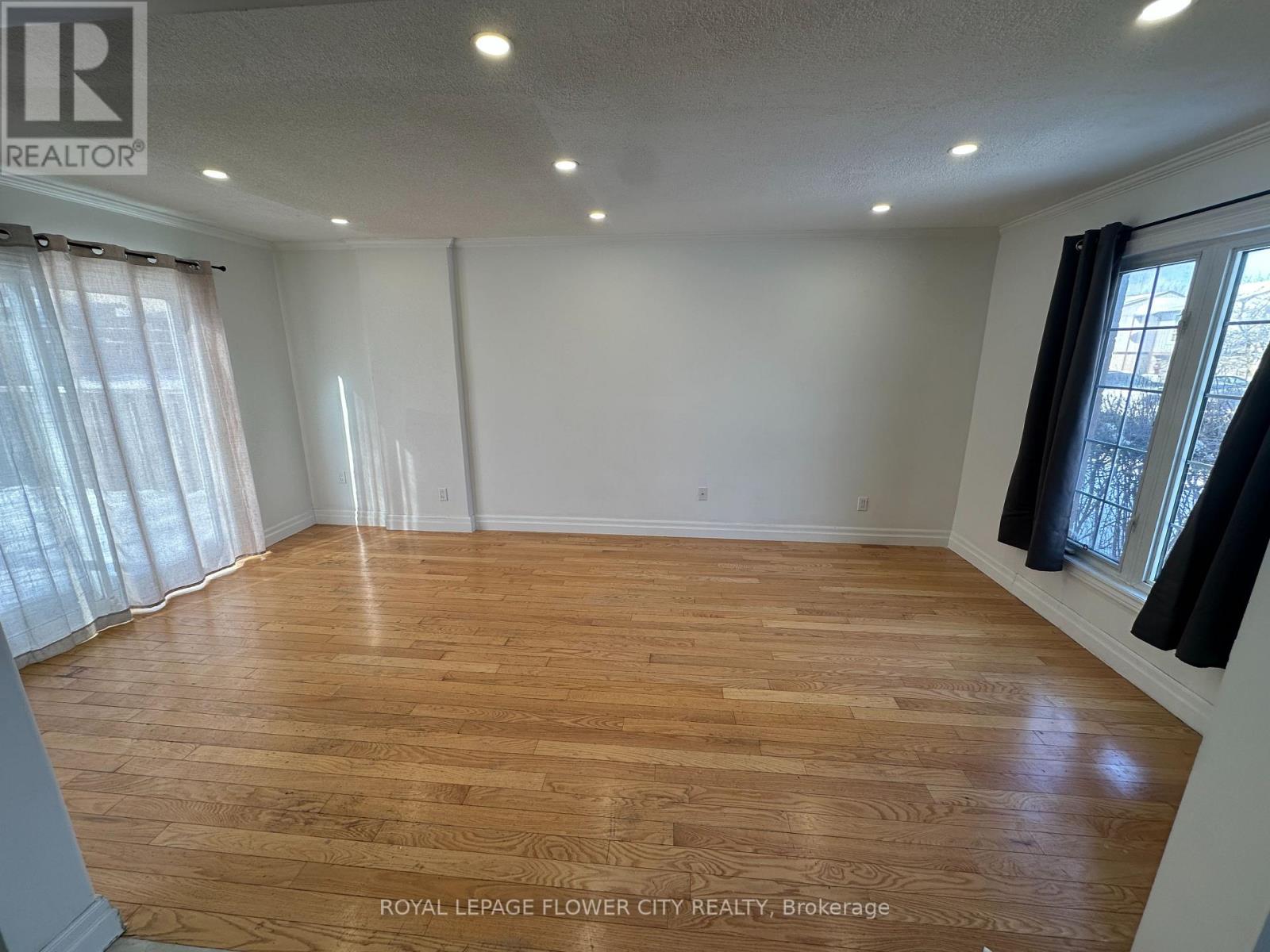 52 Grand Valley Drive, Brampton, Ontario  L6S 2K9 - Photo 10 - W12875798