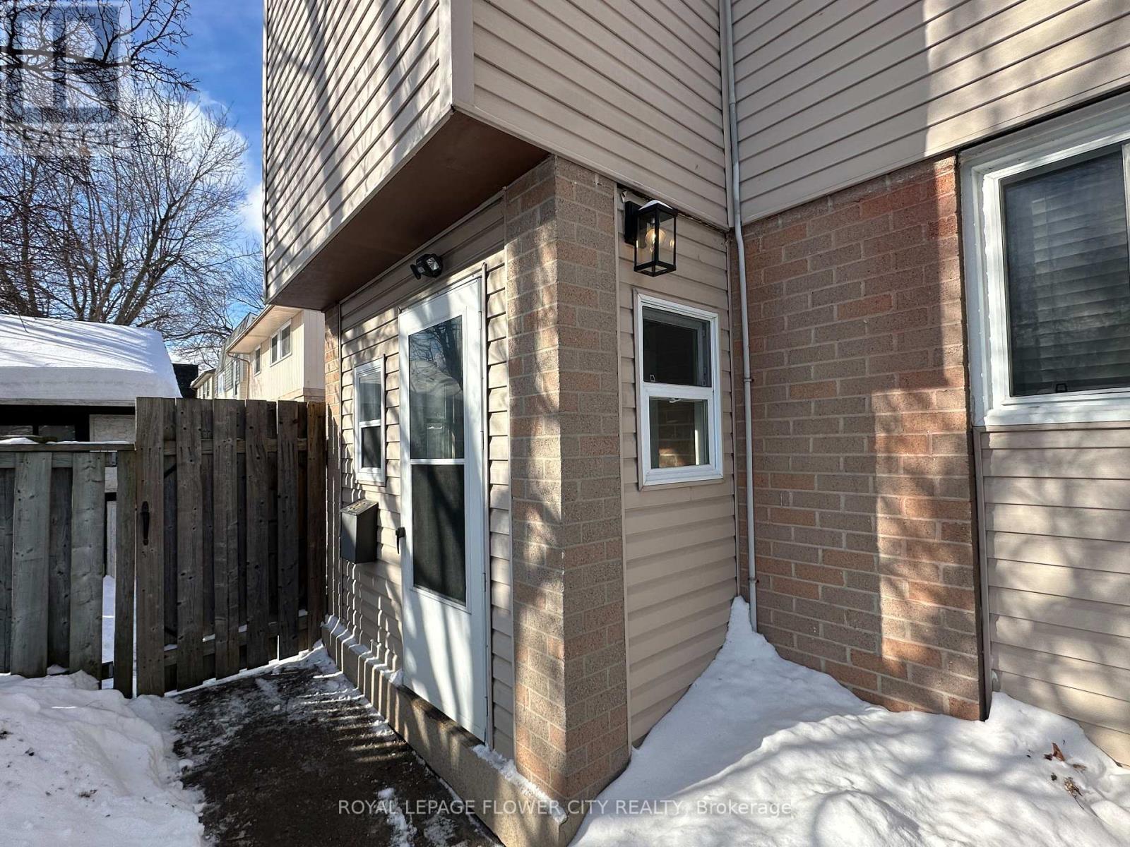 52 Grand Valley Drive, Brampton, Ontario  L6S 2K9 - Photo 3 - W12875798