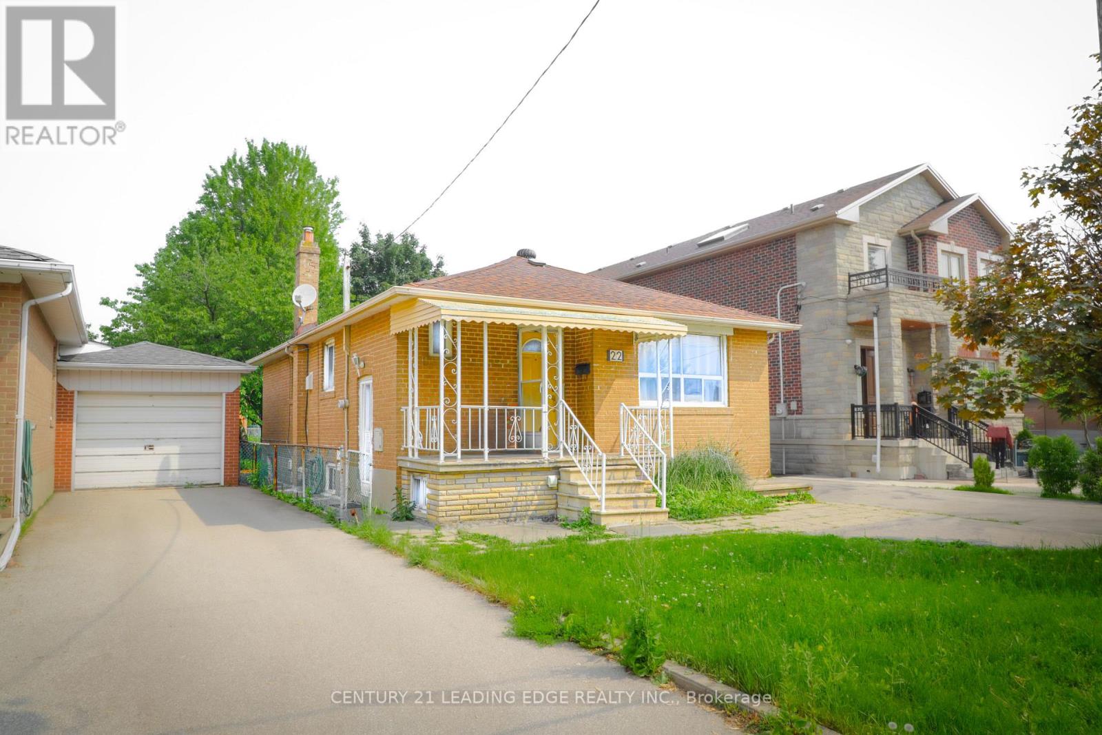 22 Katherine Road, Toronto, Ontario  M3K 1H9 - Photo 3 - W12875806