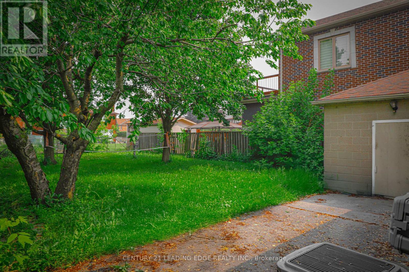 22 Katherine Road, Toronto, Ontario  M3K 1H9 - Photo 5 - W12875806