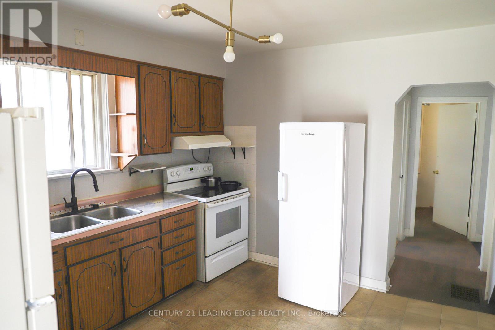 22 Katherine Road, Toronto, Ontario  M3K 1H9 - Photo 9 - W12875806