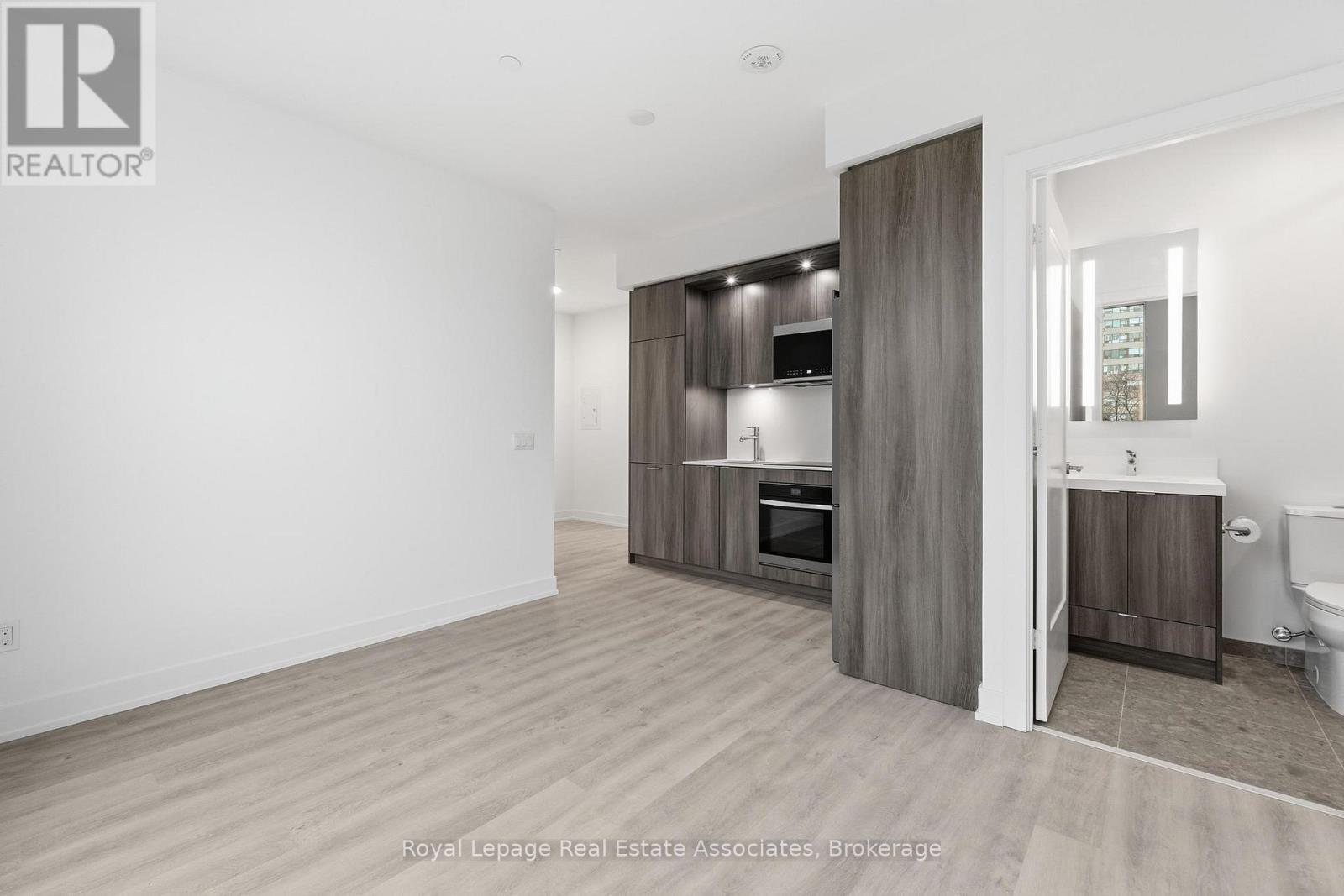 501 - 25 Cordova Avenue, Toronto, Ontario  M9A 0E5 - Photo 11 - W12875822