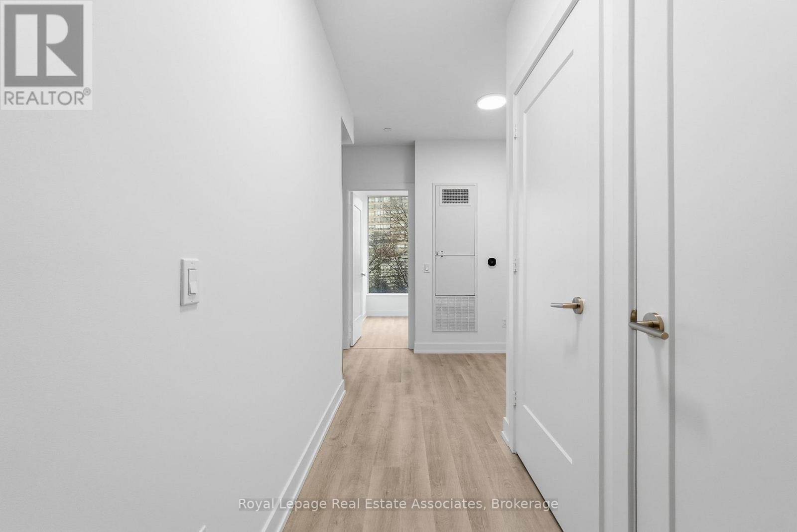 501 - 25 Cordova Avenue, Toronto, Ontario  M9A 0E5 - Photo 2 - W12875822