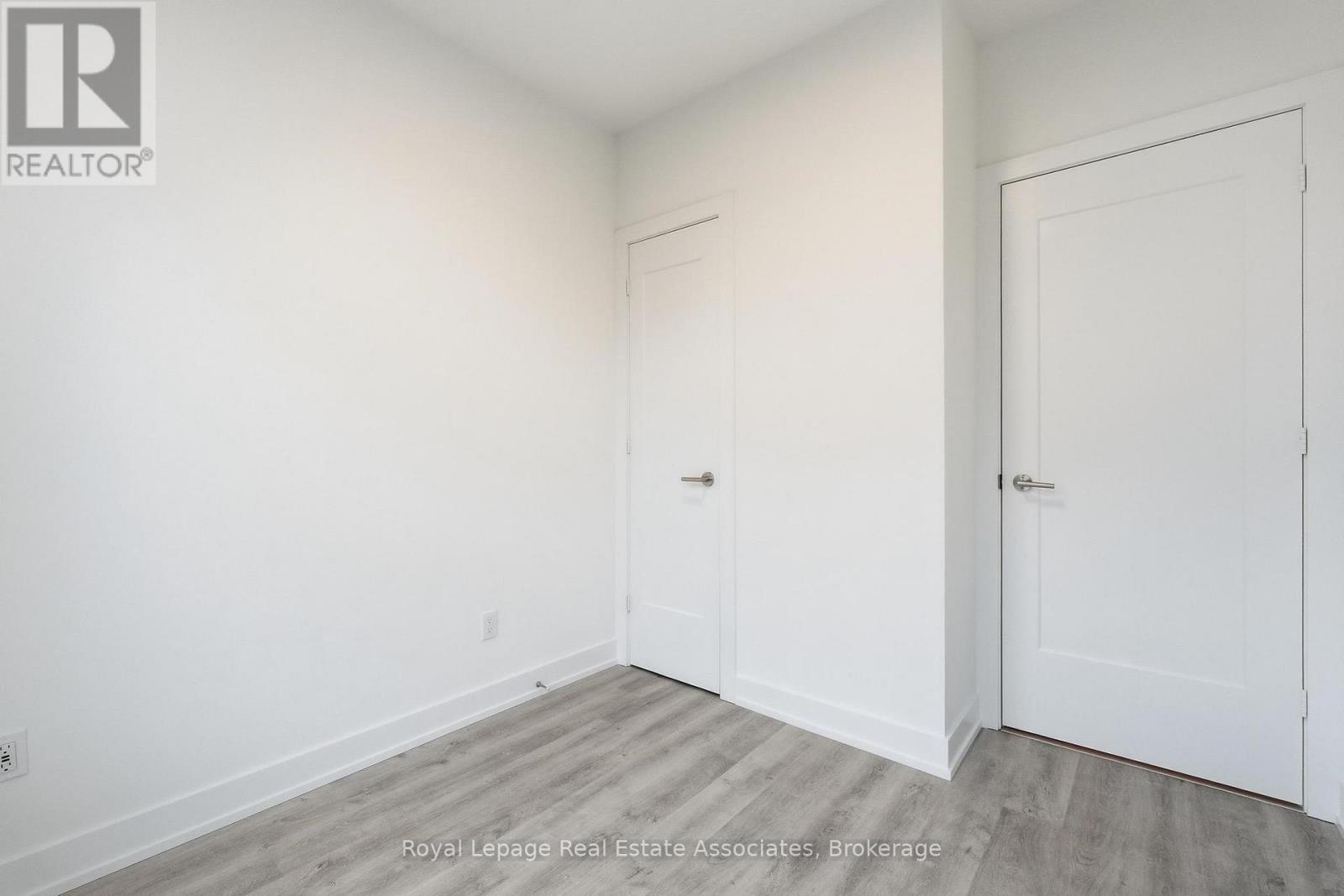 501 - 25 Cordova Avenue, Toronto, Ontario  M9A 0E5 - Photo 5 - W12875822