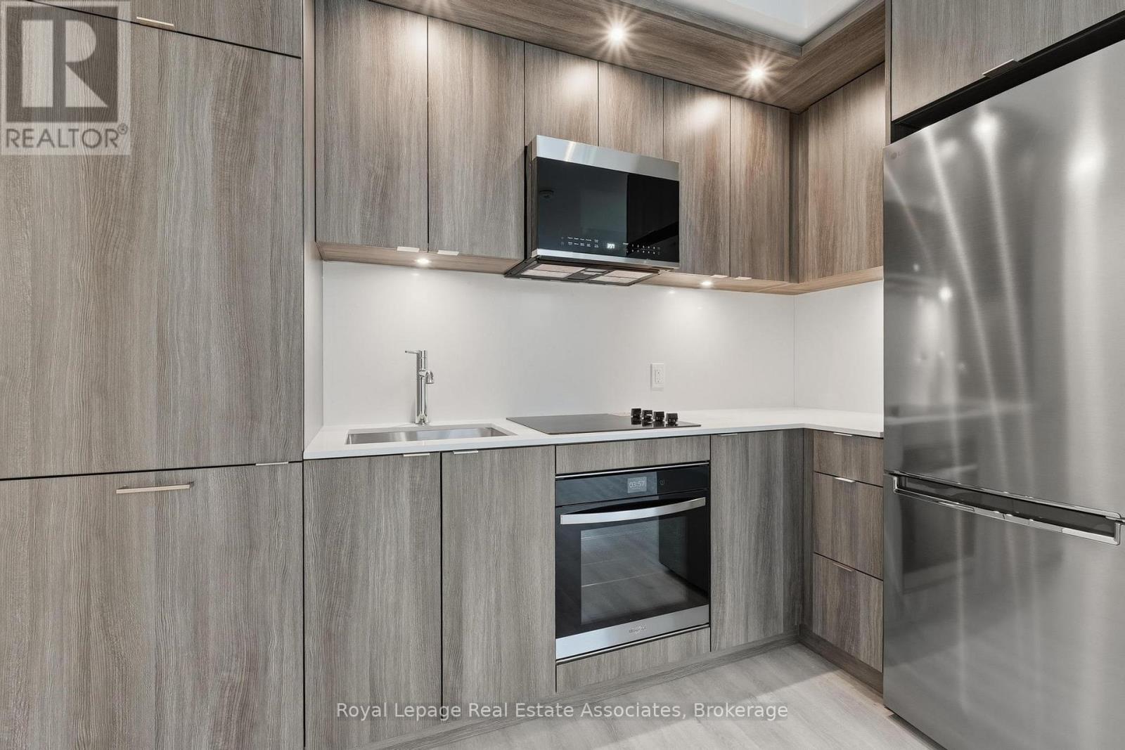 501 - 25 Cordova Avenue, Toronto, Ontario  M9A 0E5 - Photo 7 - W12875822