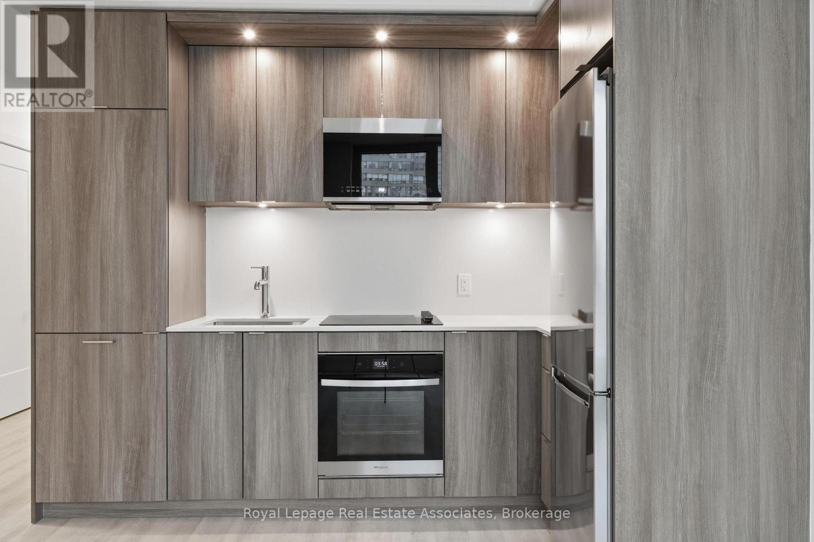 501 - 25 Cordova Avenue, Toronto, Ontario  M9A 0E5 - Photo 8 - W12875822