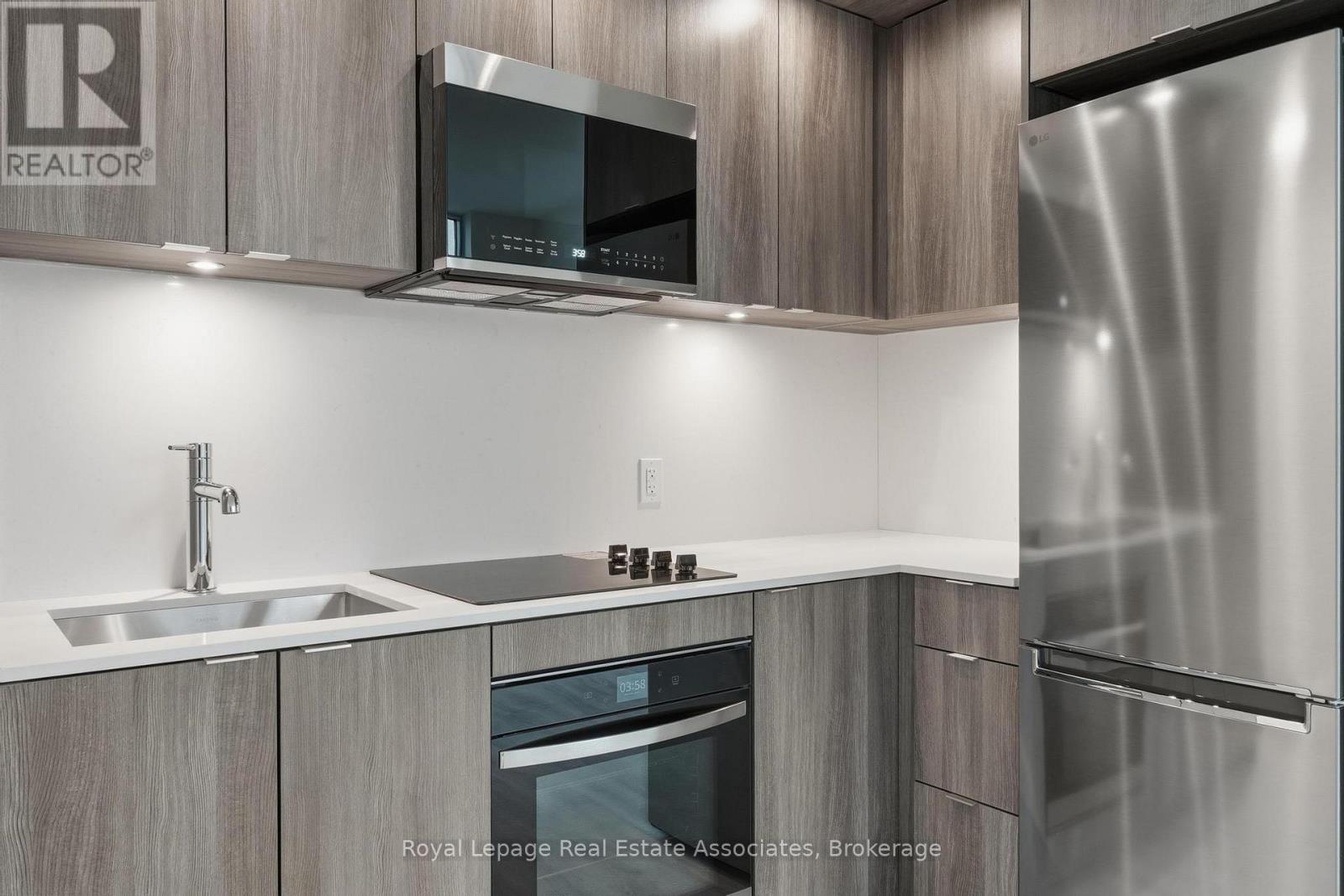 501 - 25 Cordova Avenue, Toronto, Ontario  M9A 0E5 - Photo 9 - W12875822